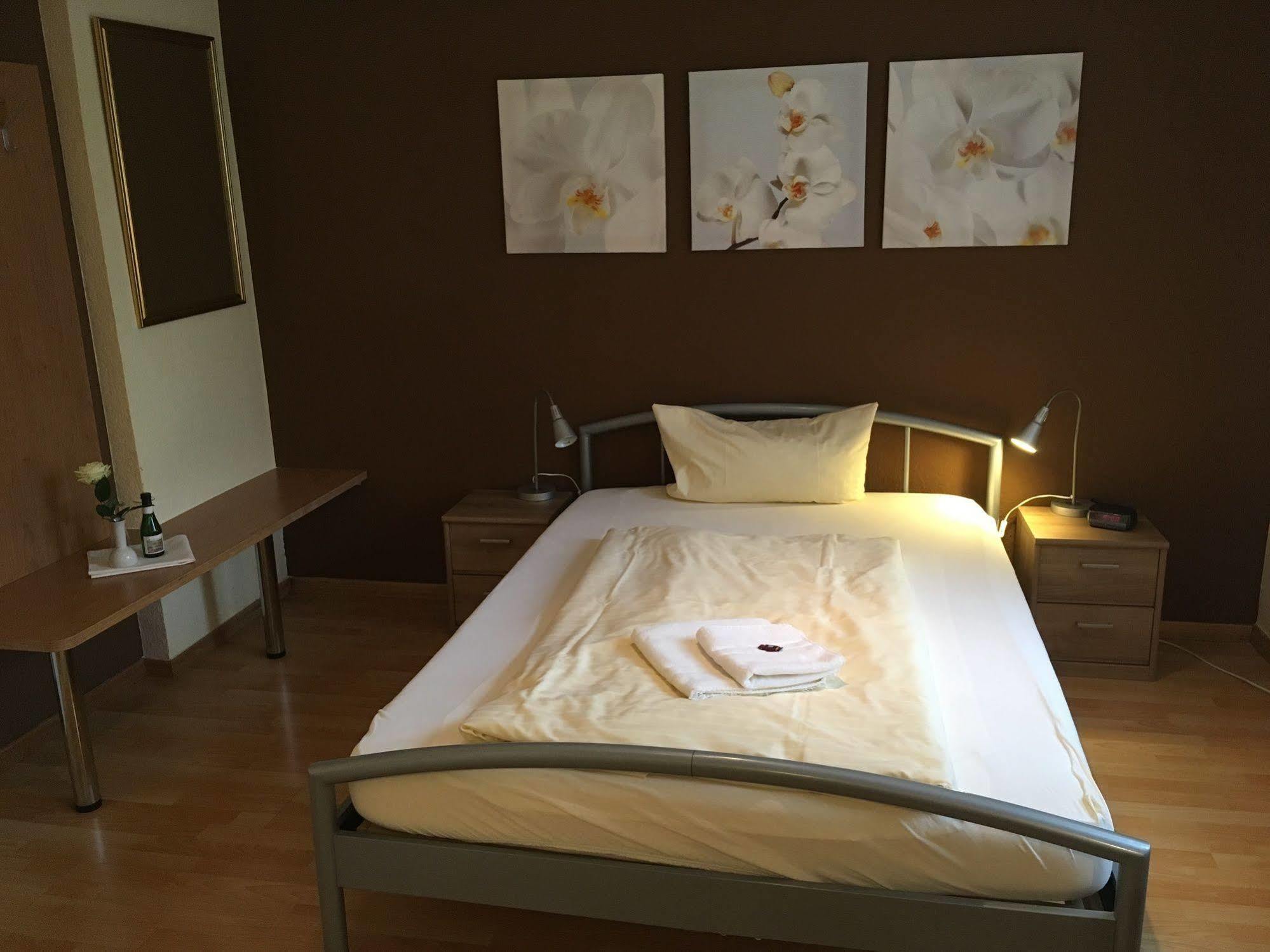 Schroeders Stadtwaldhotel Трир Екстериор снимка